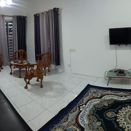 Homestay D'Mama Ifor Muslimi Tanjong Malim Exterior photo