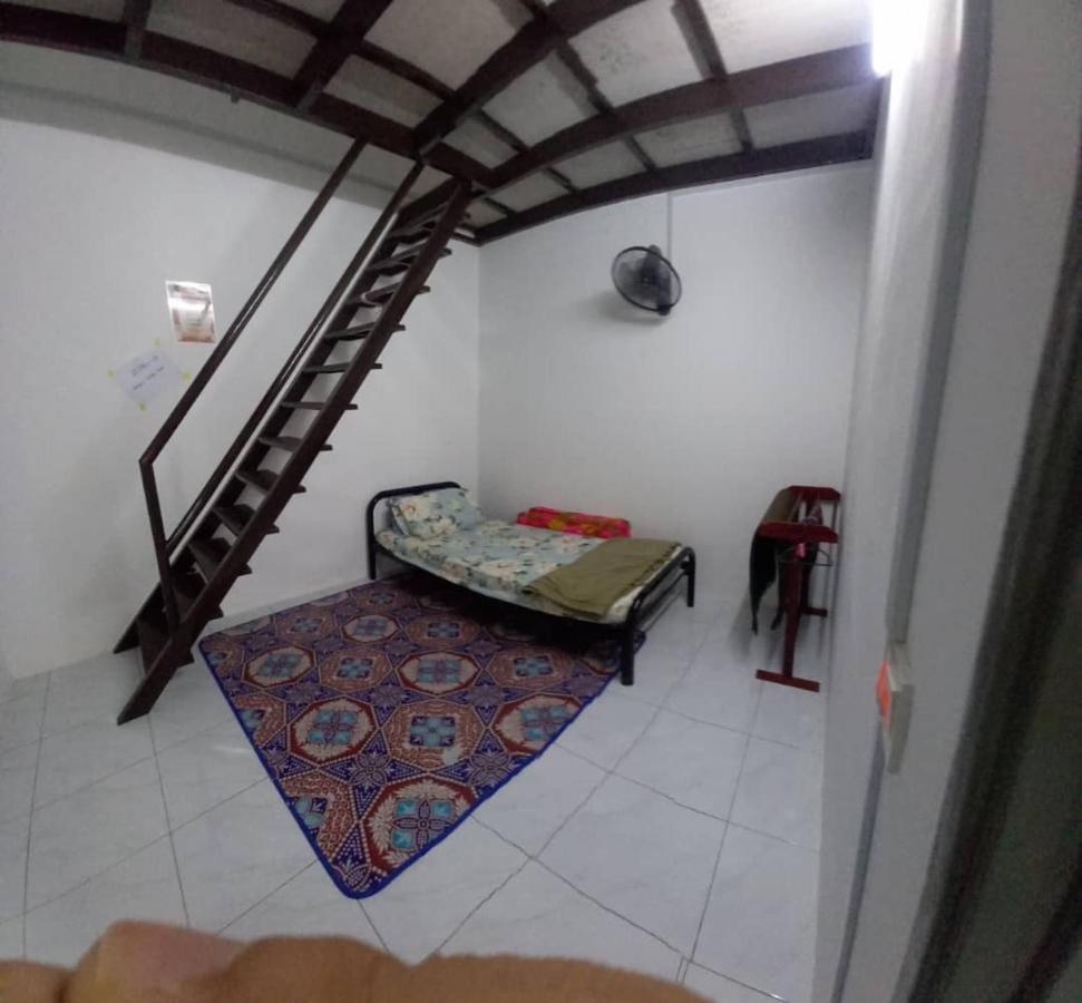 Homestay D'Mama Ifor Muslimi Tanjong Malim Exterior photo